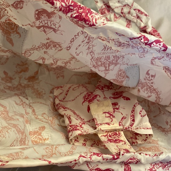 New no tags. Victoria secret PINK nylon and web travel bag in a pouch - Picture 5 of 9